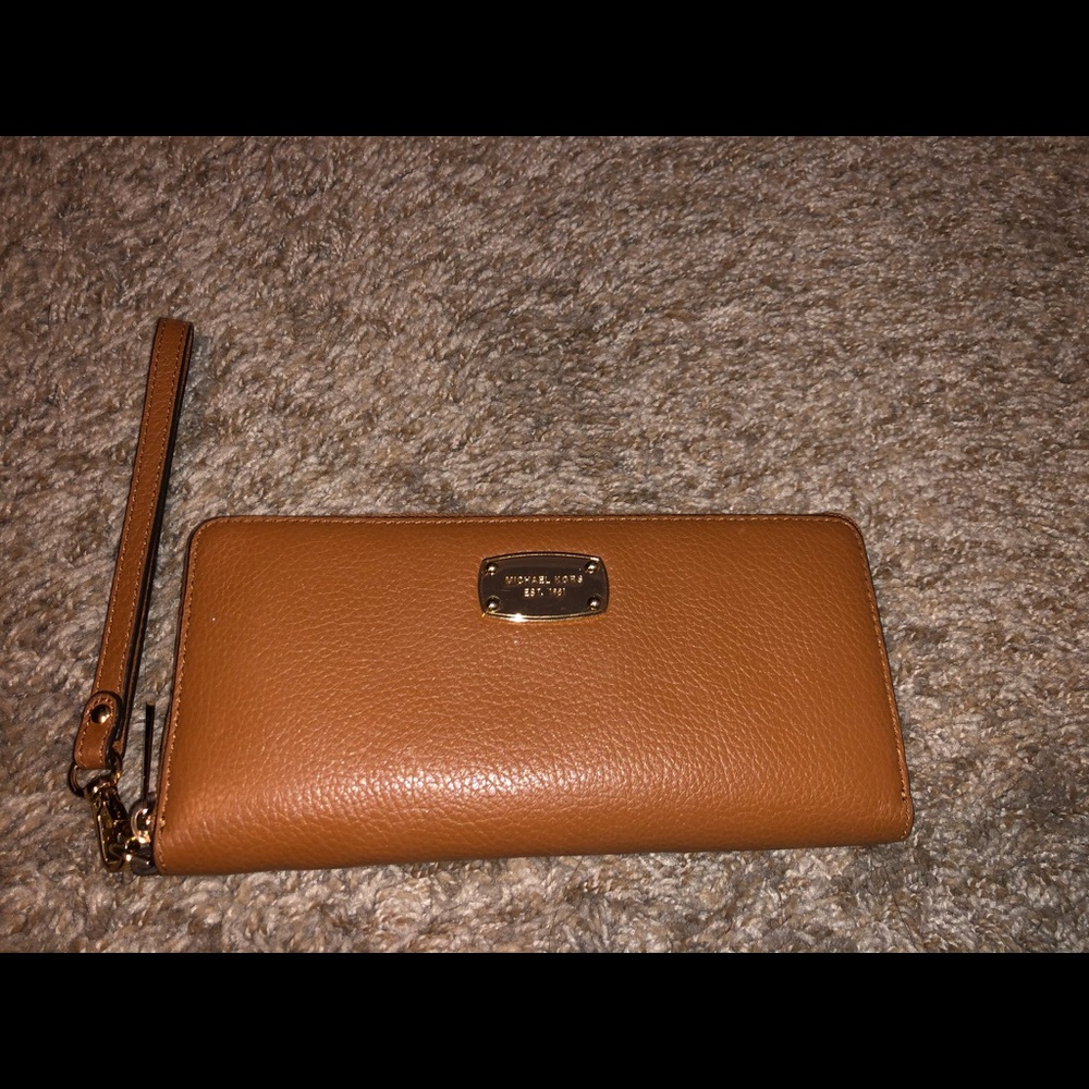 Michael Kors Leather Wristlet/Large Wallet